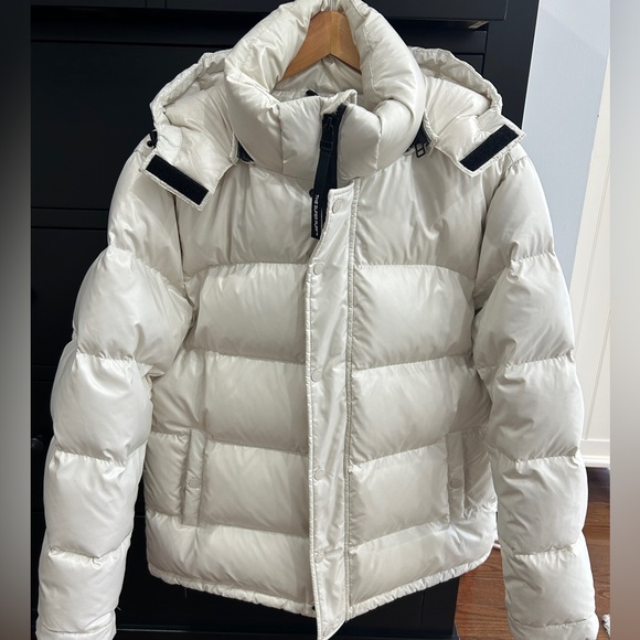 Aritzia Jackets & Blazers - Aritzia Super Puff Original sz M Birch Hi-gloss